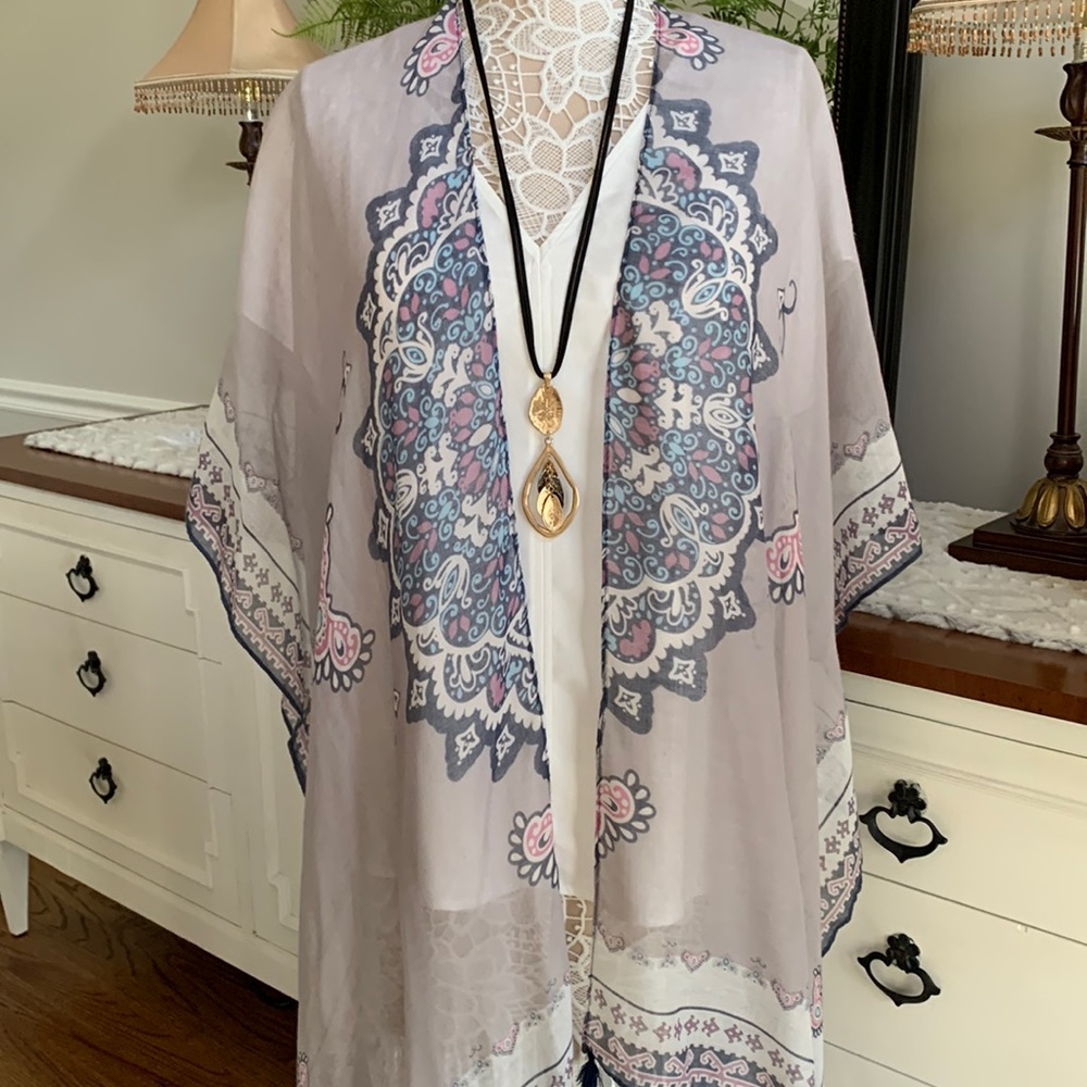 Kimono one size paisley medallion with tassels